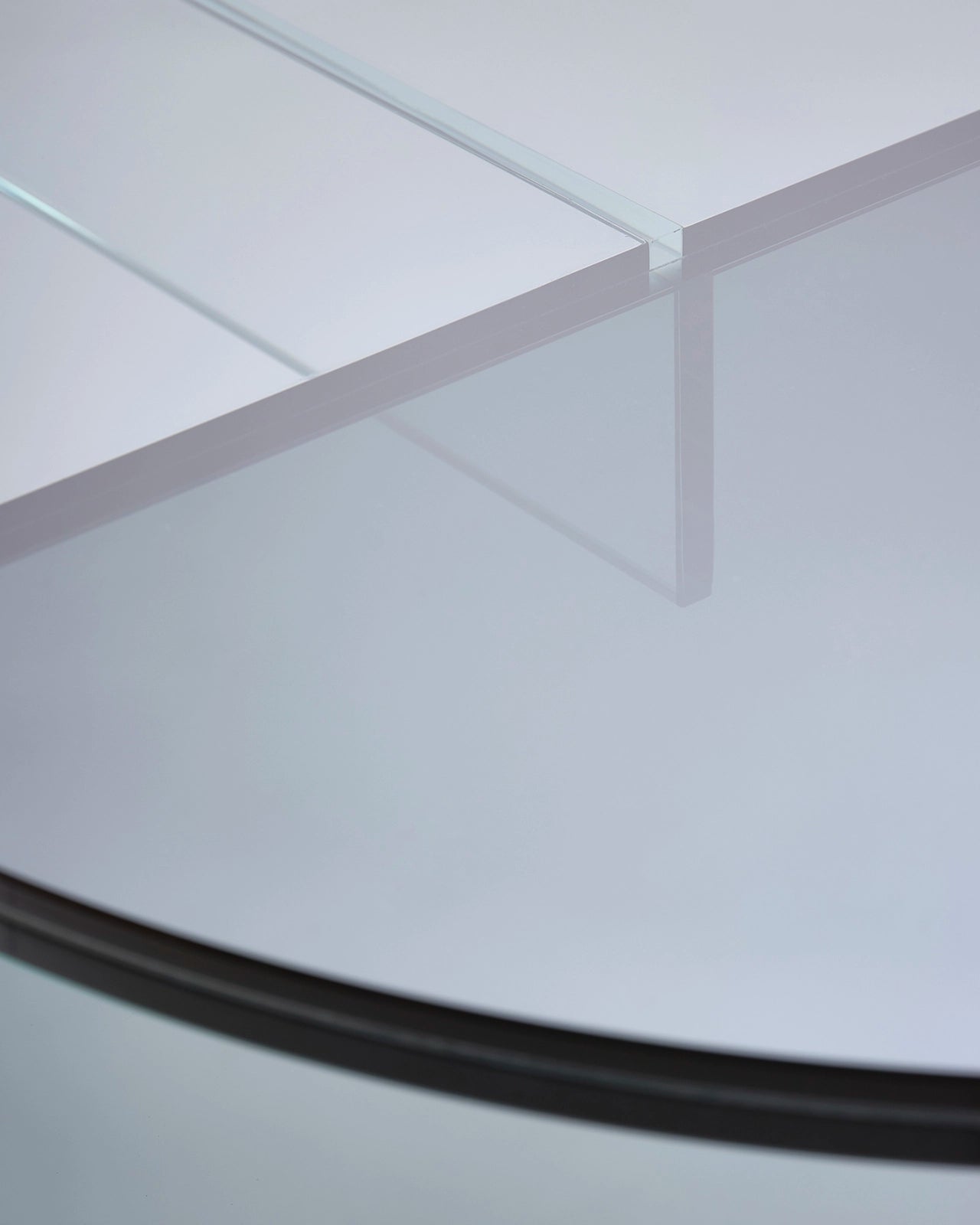 Zoom sur le bureau console en verre