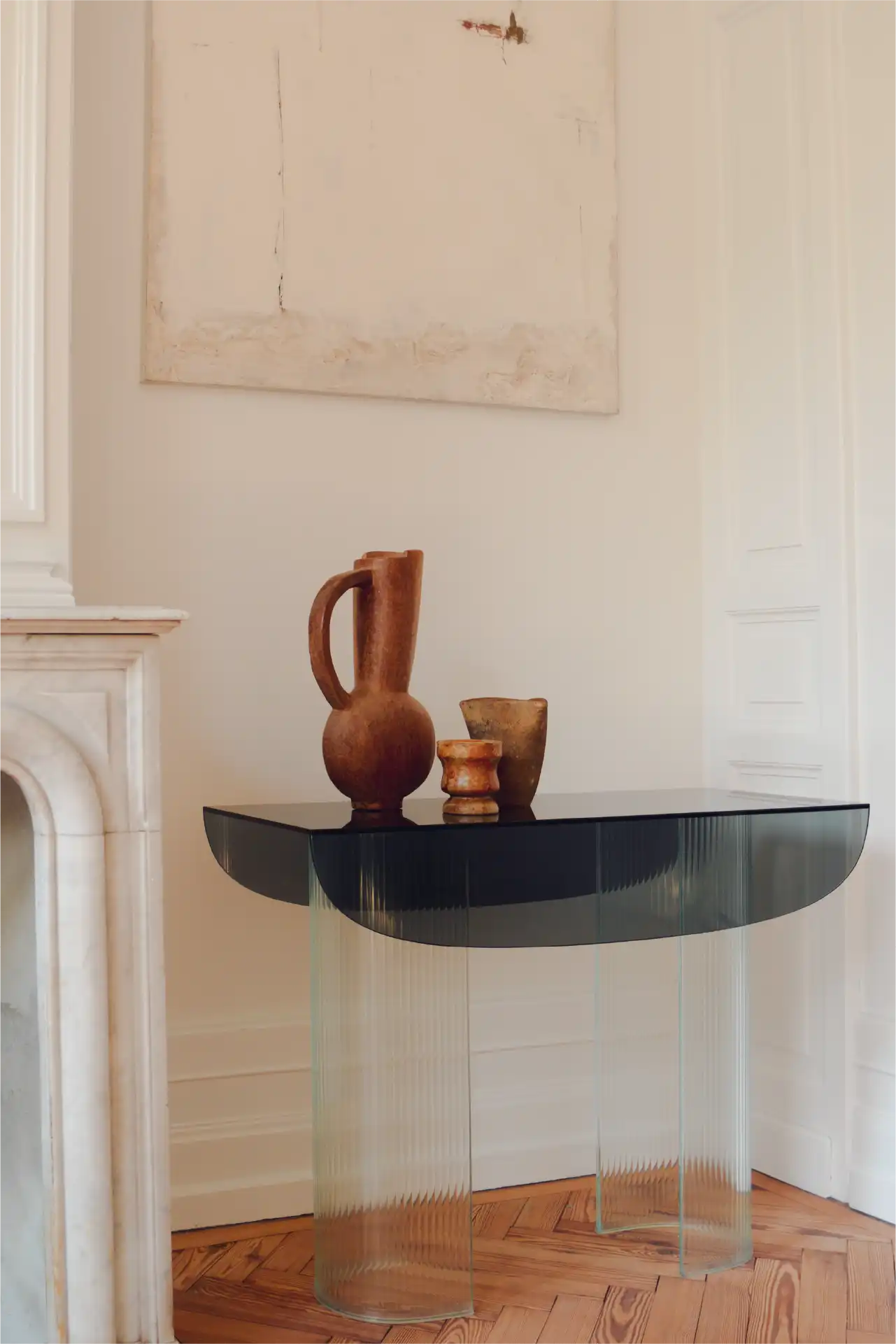 console HELIA verre gris fumé dans salon maison cheminée